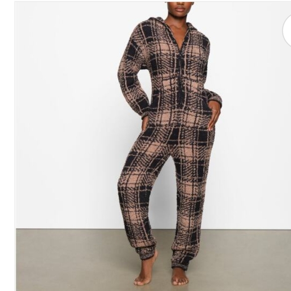 SKIMS Other - SKIMS Cozy Knit Black And Tan Plaid Jumpsuit Pajama Loungewear Cozy Zip Up 8/10